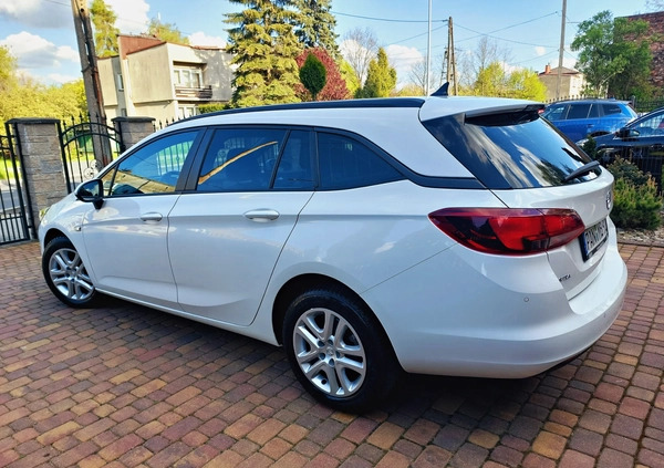 Opel Astra cena 35900 przebieg: 197000, rok produkcji 2017 z Zawiercie małe 667
